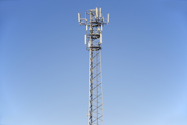 Prodej mobilních telefonů v Česku trochu klesl, ale stále jde o miliony kusů ročně